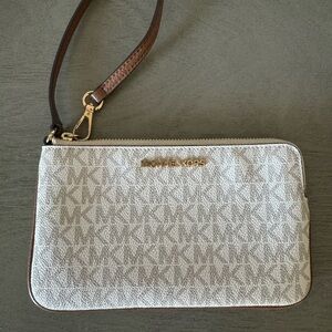 Michael Kors jet set travel wristlet NEW